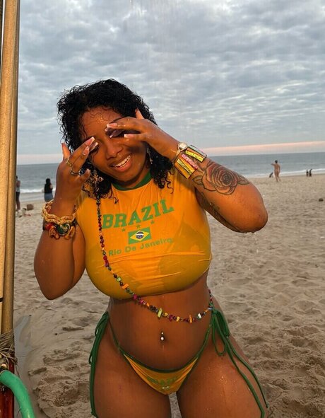 sexy schwarze onlyfans erwachsene bild