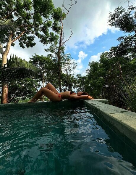 Valeria Madrigal model top bilder