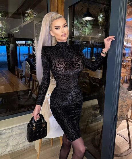 Adina Tatiana kunst hübsche foto