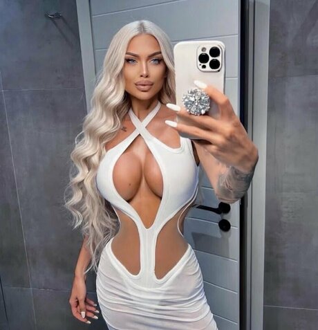 Adina Tatiana porno heiße galerien