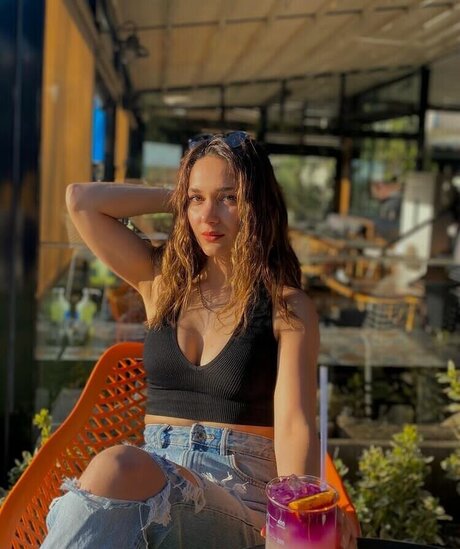 zeynepsedefaydemir nacktheit nette fotos