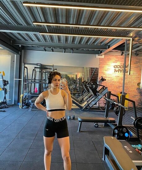 zeynepsedefaydemir heiße erotische foto