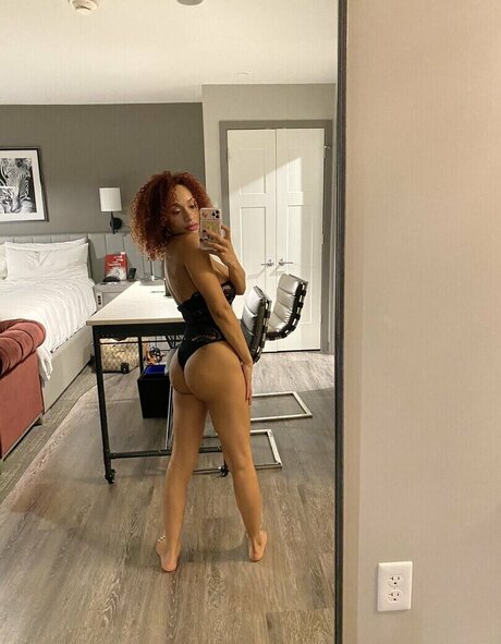 Tpnaomi kunst nackt galerie