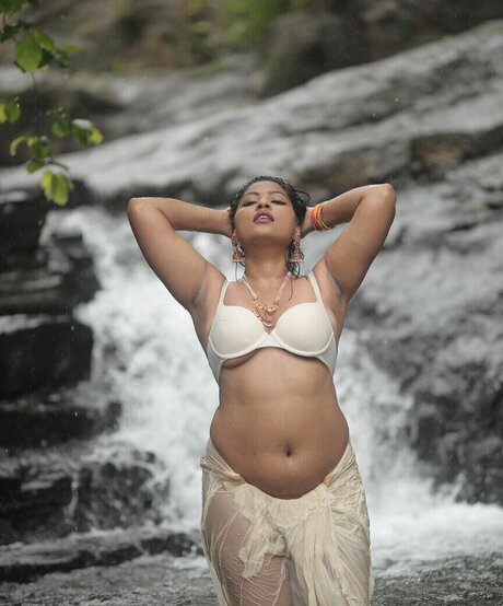 Anjali Gaud porno heiße bilder