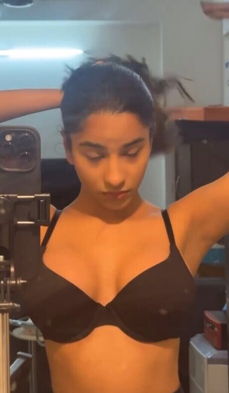 flugbegleiterin onlyfans erotische akt galerie