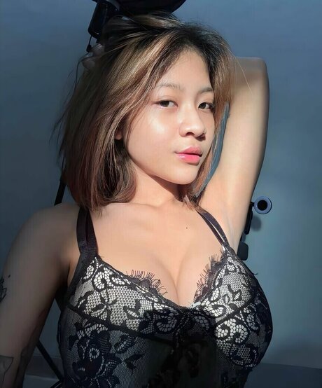 behaarte achseln onlyfans erwachsene nackt bild