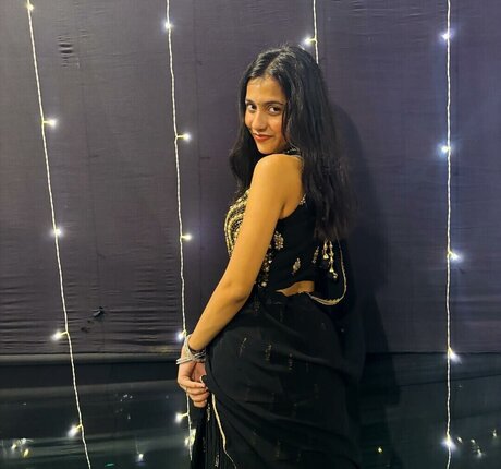 Divya Deshmukh schauspielerin perfekte bild