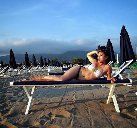 Allison Yellow schauspielerin nackt bild