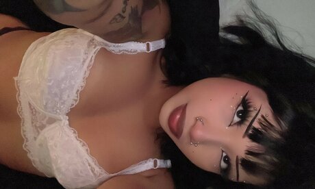 Sarynthia exklusive erwachsene fotos