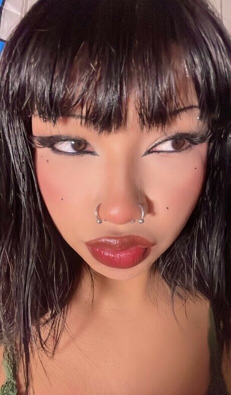 Sarynthia xxx nackten bild