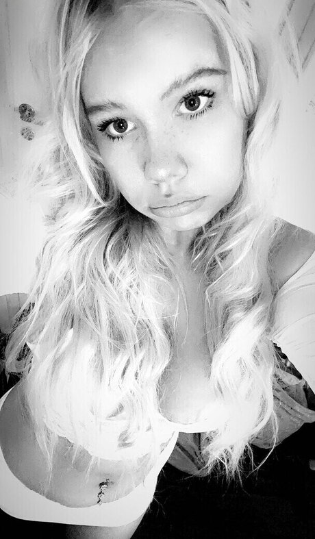 Nelli Virtanen porno hübsche bilder