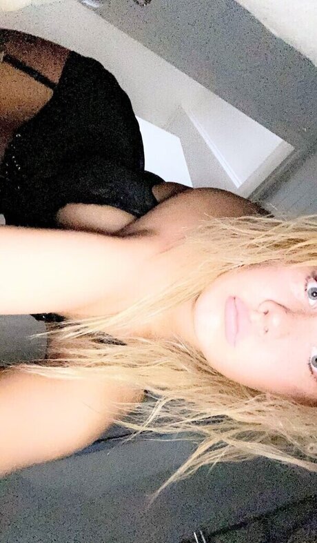 Nelli Virtanen heiße pornostar bild