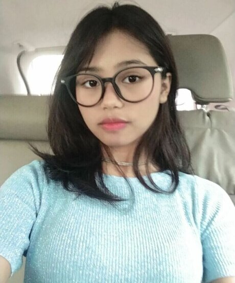 Riska Saputri xxx galerie