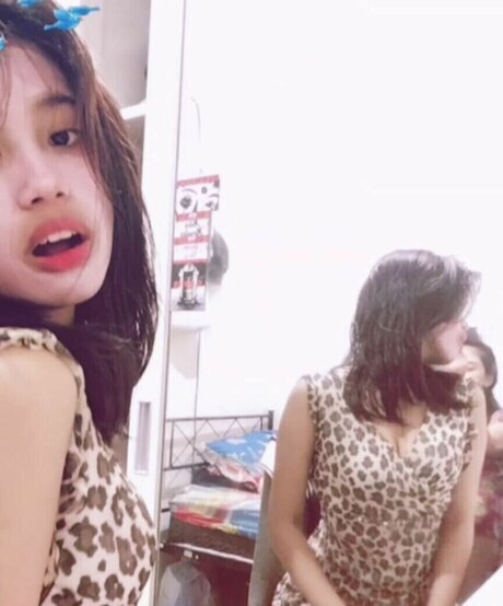 Riska Saputri hübsche porno bild