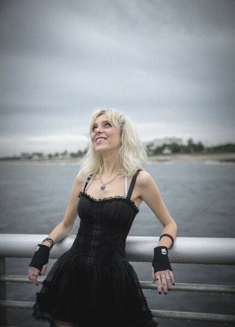 Sophie Powers perfekte galerie