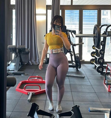 Hellini fit nackt sexy foto