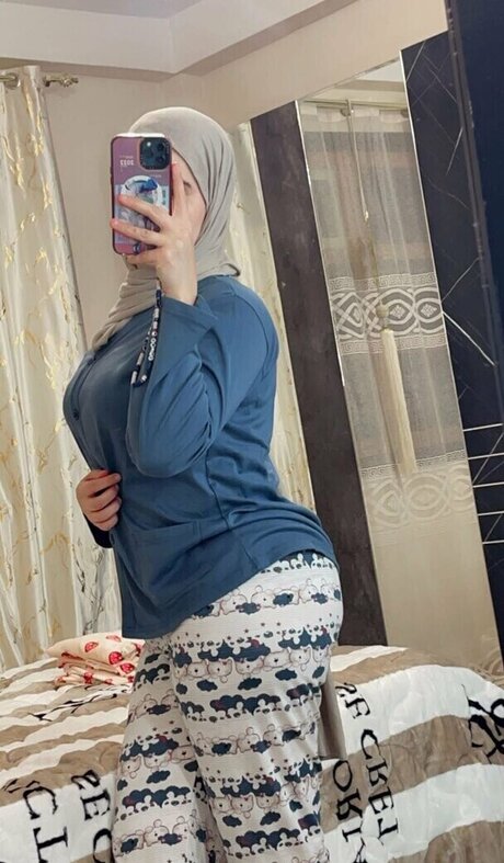 Dounia Stayfia schöne erotische galerie