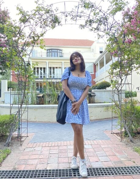 Nakishka nackt schöne galerien