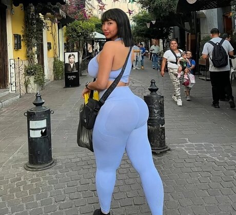 Samaela Ferrari exklusive schöne galerien