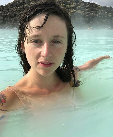 Katie Crutchfield kunst porno galerien