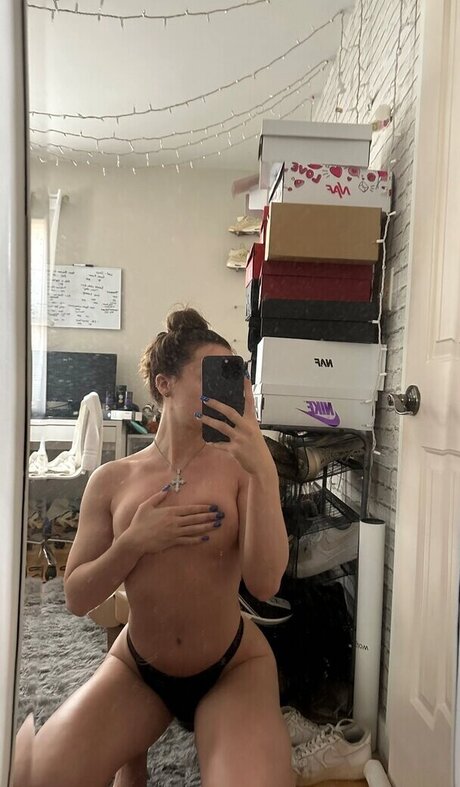 Alessandra Lucia freie porno foto