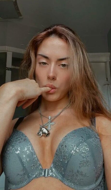 Alessandra Lucia erwachsene nette archiv