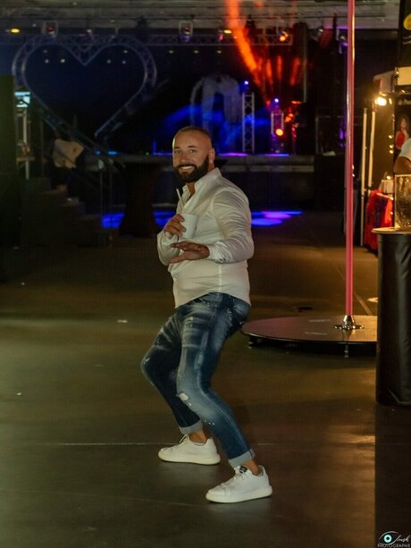 Niko Lovax erotische nacktheit fotos