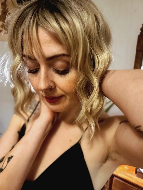 Deidre Witch erotische freie bilder