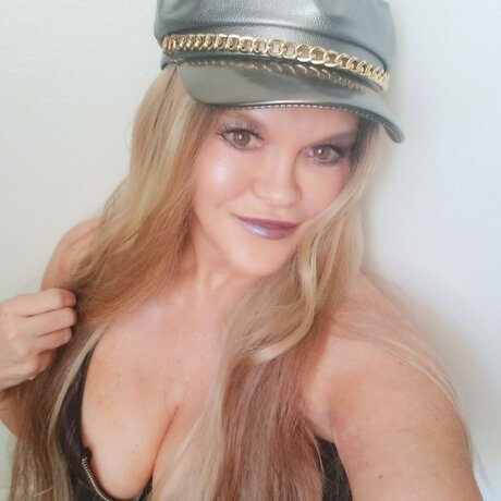 Trixxi Tea erotische nackte bild