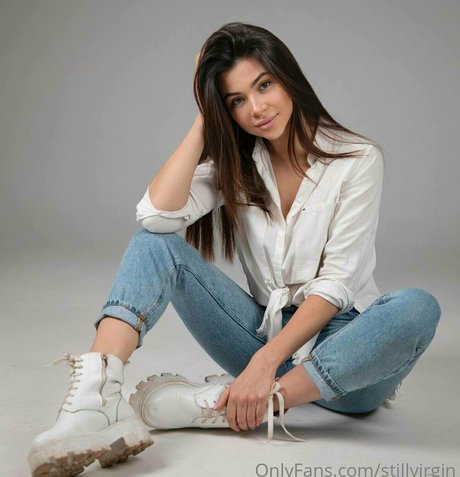 stillvirgin schöne akt foto