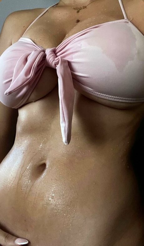 Adelaide T hübsche pornographische fotos