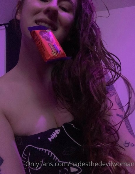 hadesthedevilwoman nackt kunst bild