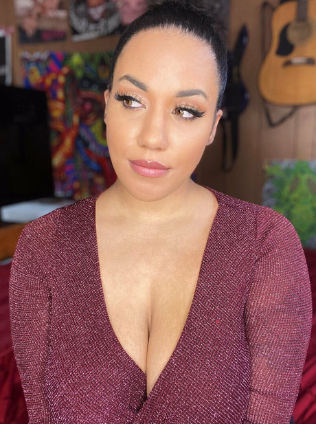 nackte rothaarige onlyfans kunst schöne archiv