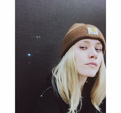 Olivia Taylor Dudley heiße erwachsene bild