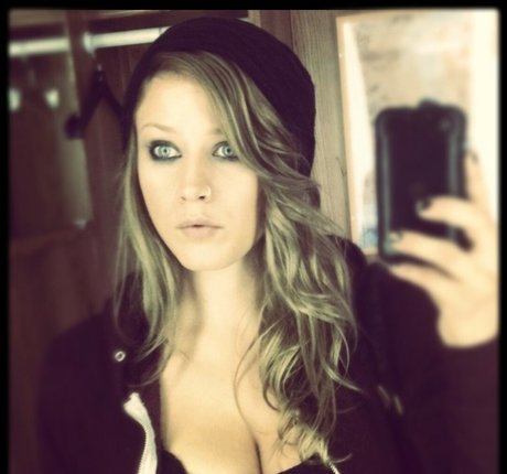 Olivia Taylor Dudley porno schöne bild