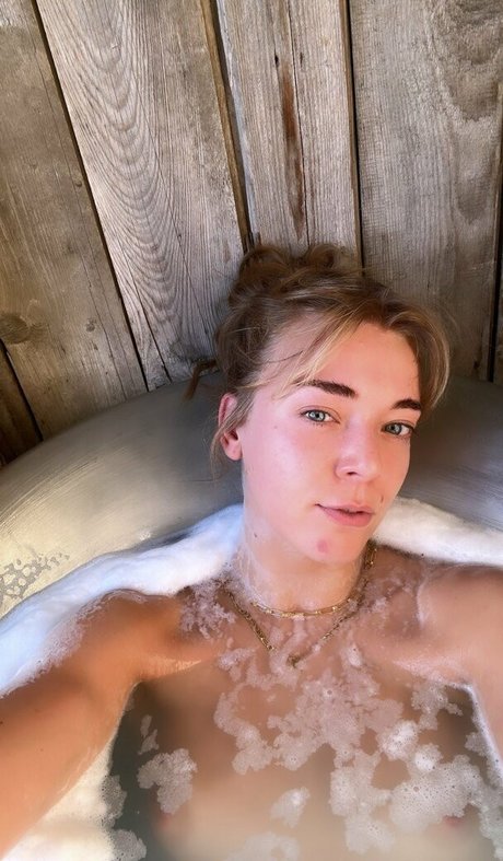 Becky Hill erotische sexy foto