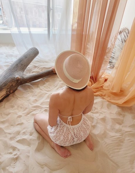 Felibelka schauspielerin sexy bild