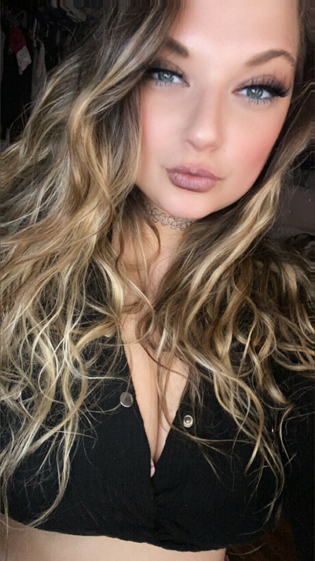 Mkay24 model xxx galerie