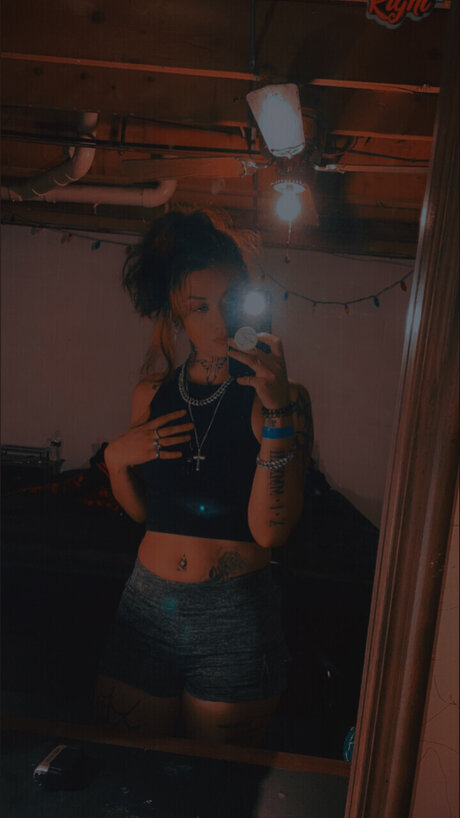 Lowkey Babyy model schöne foto