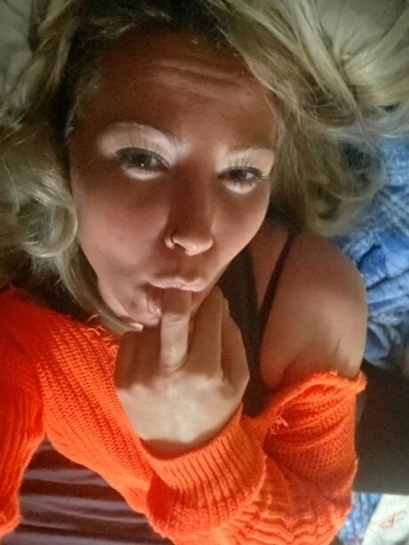 Michelle Law model hd bild