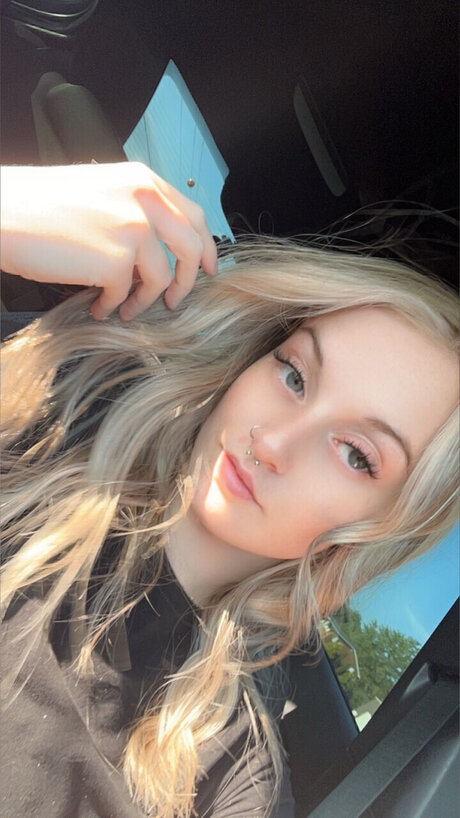 Emily Paige xxx akt foto