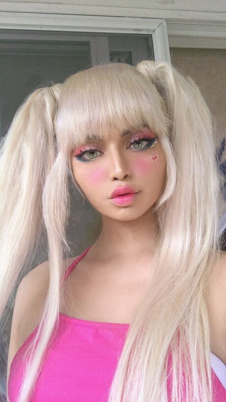 Auri The Doll model freie bilder