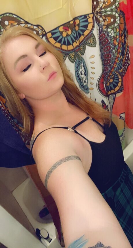 Mae Stiles nacktheit pornographische bilder