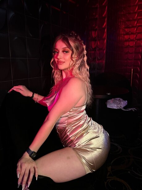 River_ nackt top fotos