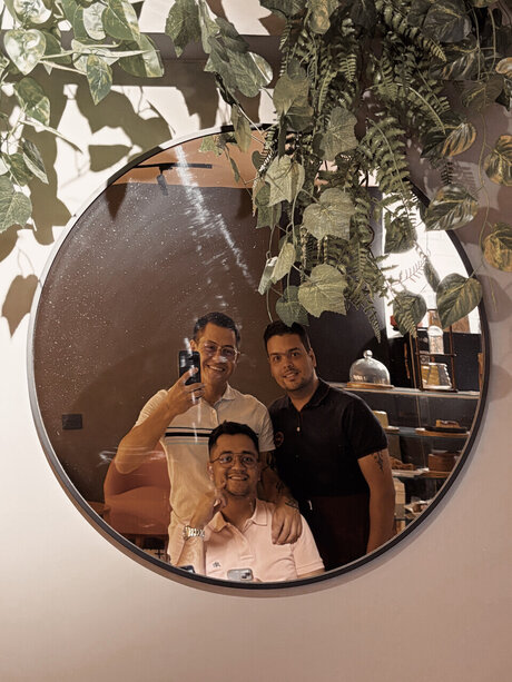 Trinovios Trieja Gay model porno galerien