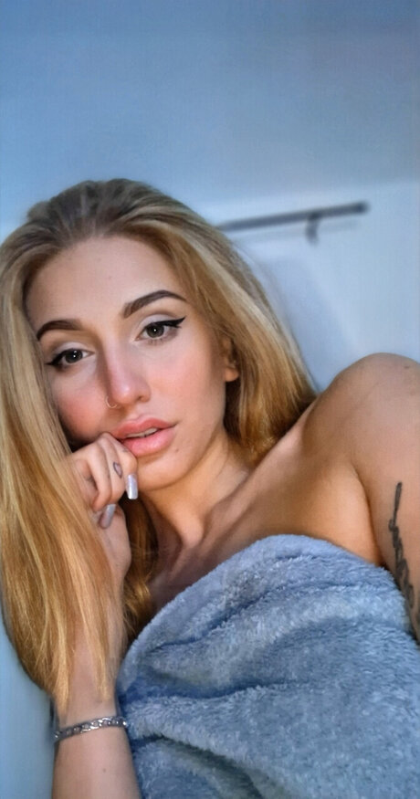 Candi Plush kunst akt foto