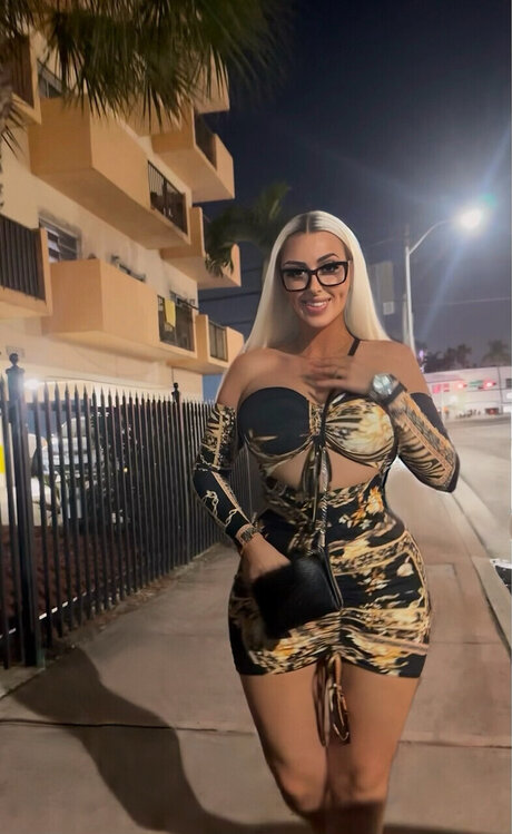 Sasha Carmine kostenlose exklusive galerien