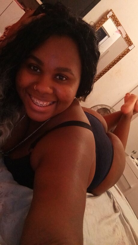 Senhorita Jak top sexy foto