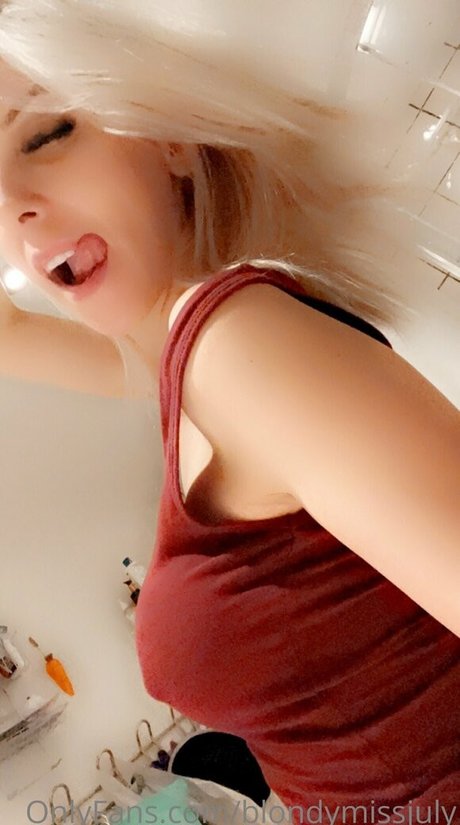 blondymissjuly sexy top galerie
