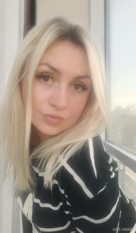 anna bellla nacktheit kunst foto